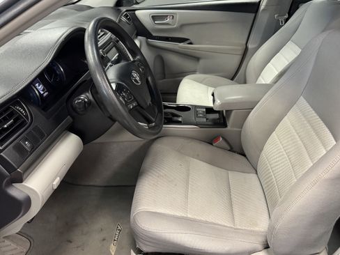 Used 2016 Toyota Camry LE image 11