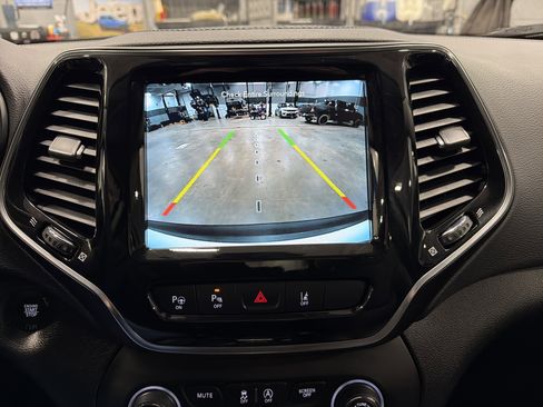 Used 2022 Jeep Cherokee Limited w/ Elite Package image 8