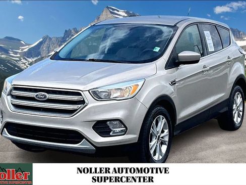 Used 2017 Ford Escape SE FWD image 1