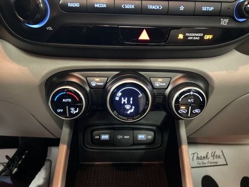 Used 2022 Hyundai Venue SEL FWD image 17