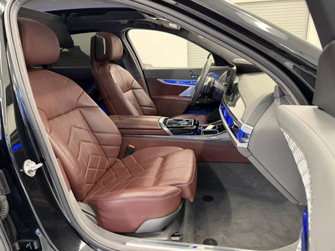 Used 2023 BMW 760i xDrive image 50