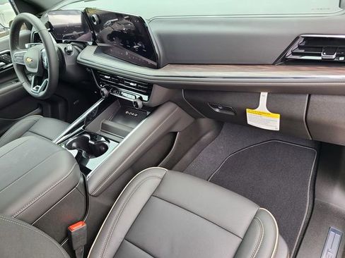 New 2025 Chevrolet Suburban Premier w/ Sun And Tow Package image 18