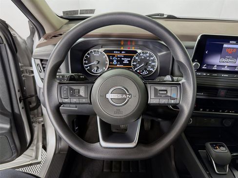 Used 2023 Nissan Rogue SV AWD/4WD image 12