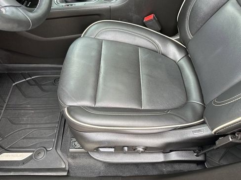 Used 2023 Chevrolet Traverse Premier w/ Redline Edition image 22