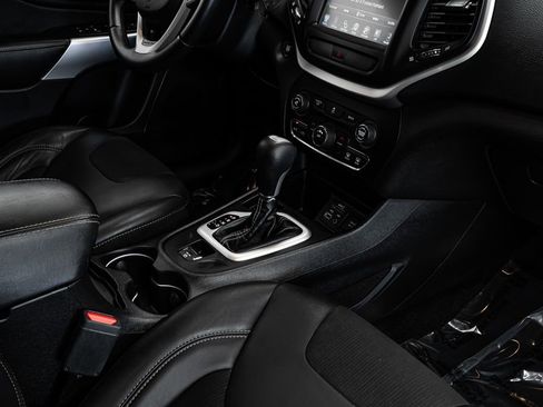 Used 2018 Jeep Cherokee Latitude Plus image 20