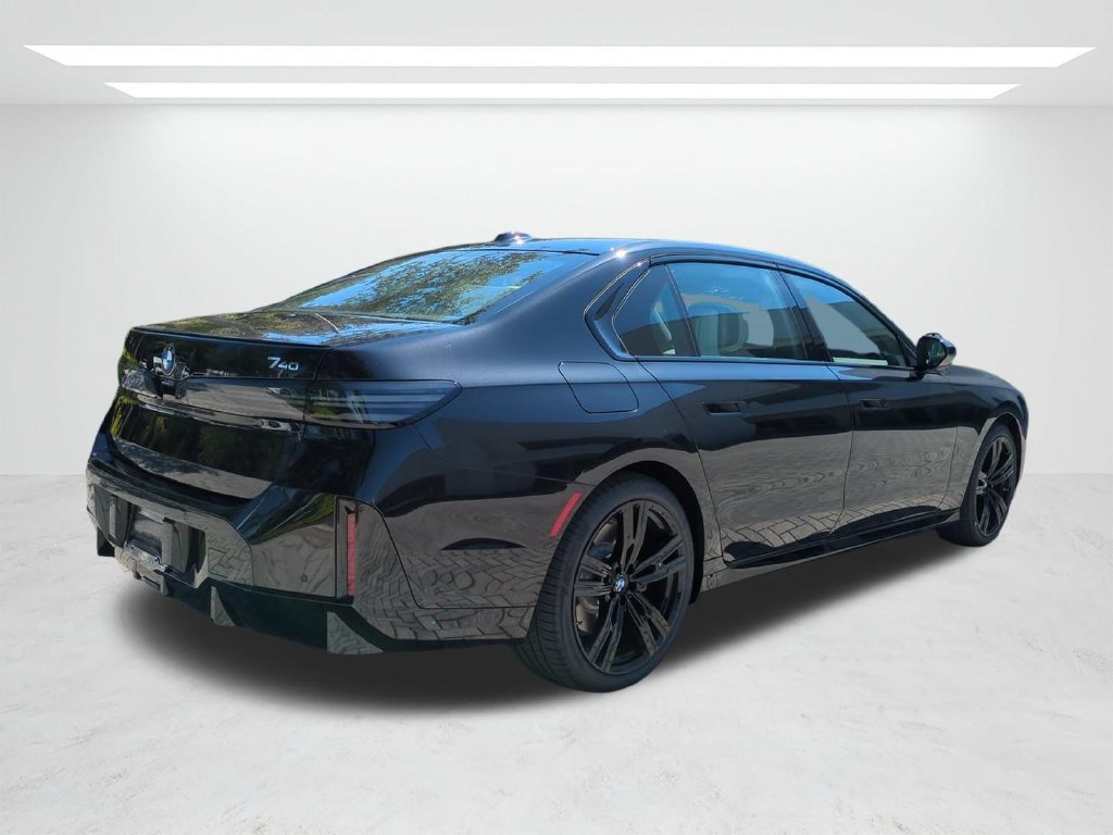 New 2027 BMW 740i w/ Executive Package RWD image 4