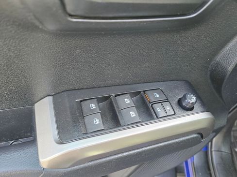 Certified 2023 Toyota Tacoma SR5 AWD/4WD image 17