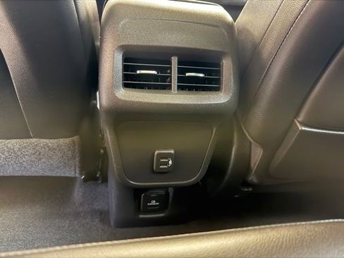 Used 2022 GMC Terrain SLT w/ Infotainment Package II image 32