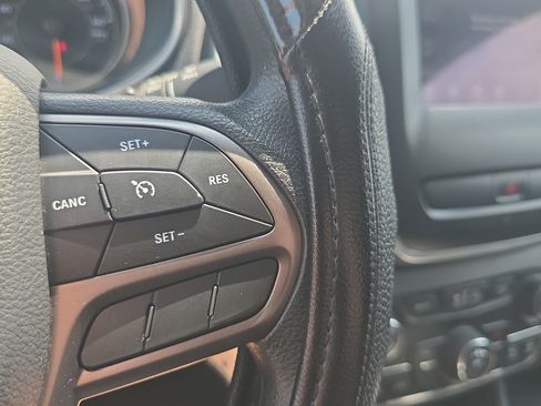 Used 2020 Jeep Cherokee Latitude FWD image 29