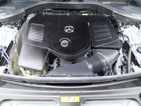 Used 2026 Mercedes-Benz GLC 300 4MATIC image 32
