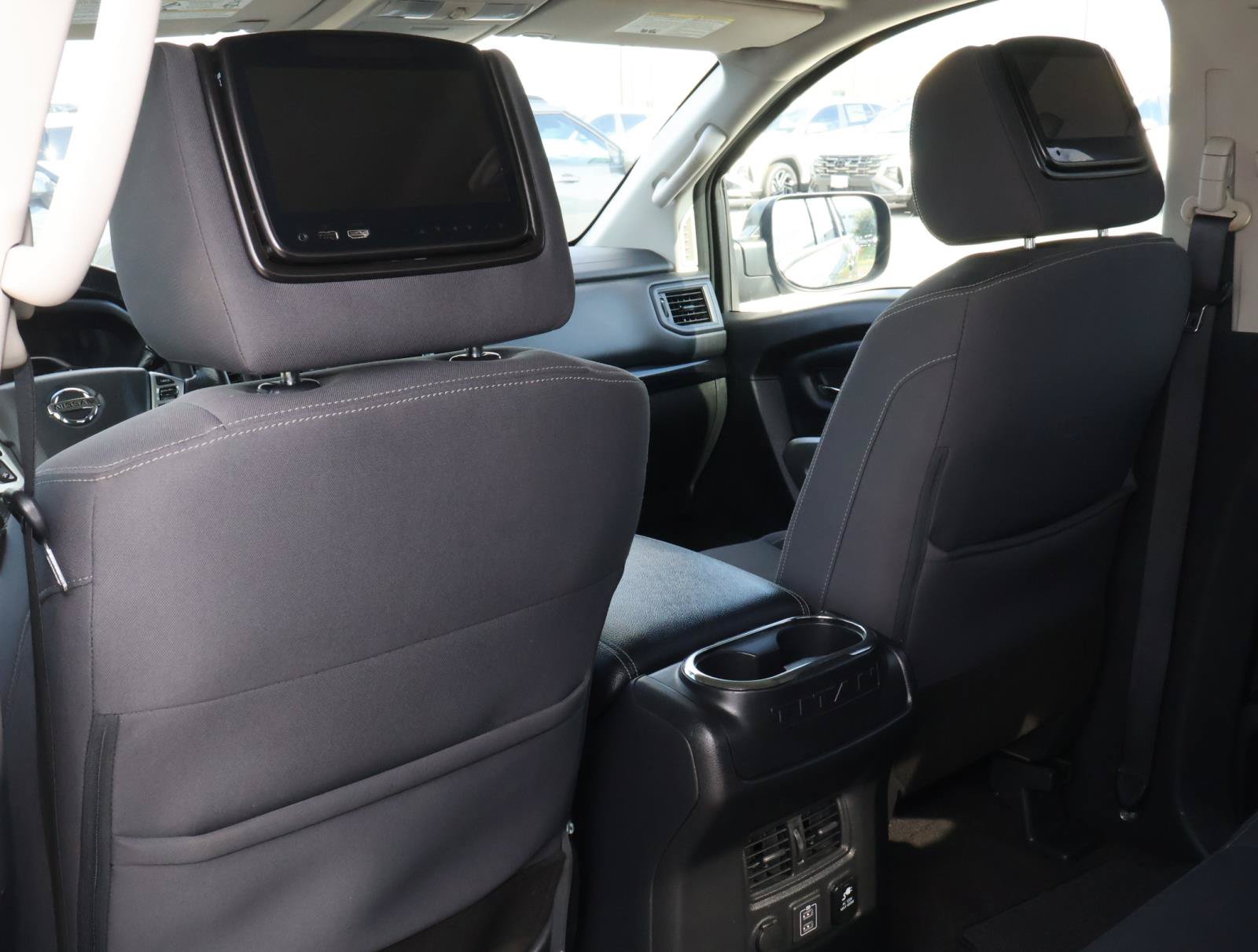 Used 2022 Nissan Titan SV w/ SV Convenience Package RWD image 16