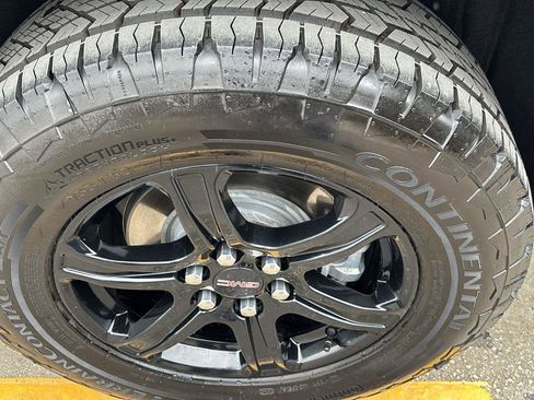 Certified 2023 GMC Acadia AT4 w/ Preferred Package image 11