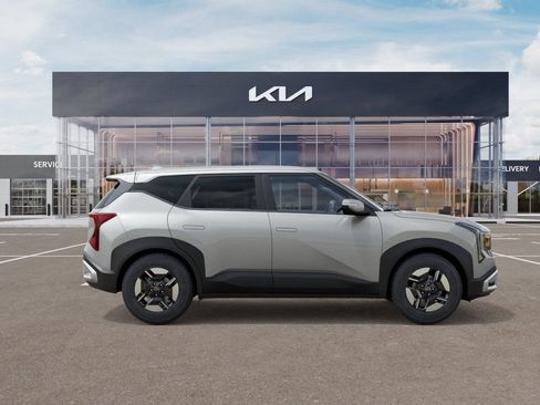 New 2027 Kia Seltos LX FWD image 7