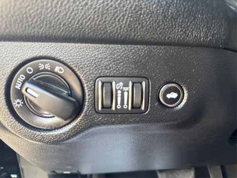 Used 2020 Dodge Challenger SXT image 14