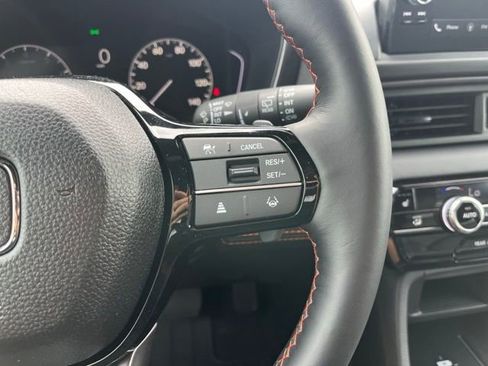 Used 2025 Honda Pilot TrailSport image 17