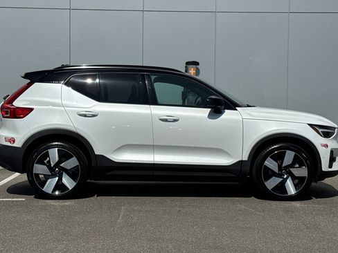 Used 2023 Volvo XC40 Recharge Ultimate w/ Protection Package Premier AWD/4WD image 6