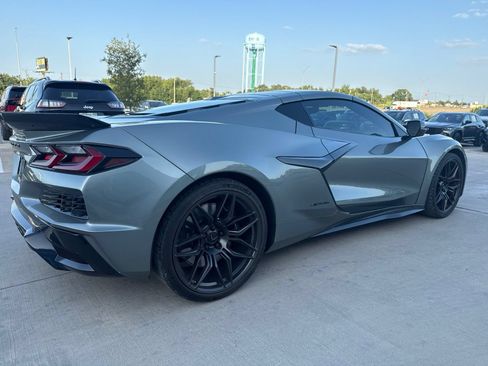 Used 2023 Chevrolet Corvette Z06 w/ Stealth Interior Trim Package RWD image 5