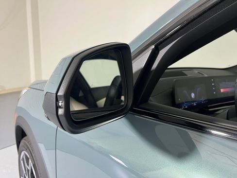 Used 2025 BMW X2 xDrive28i w/ Premium Package image 23