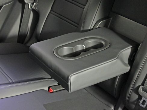 Used 2025 Porsche Cayenne Coupe image 34