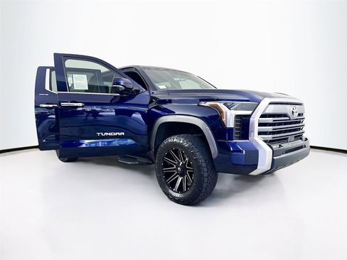 Used 2025 Toyota Tundra Limited AWD/4WD image 37