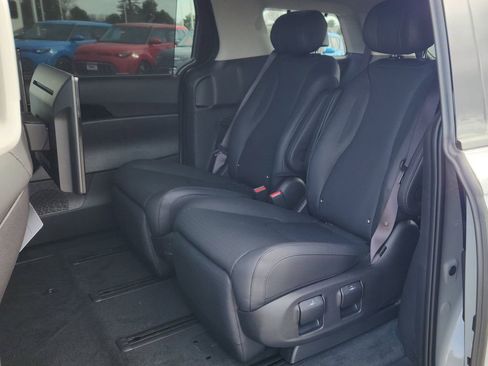 Certified 2025 Kia Carnival SX Prestige FWD image 14