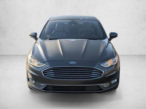 Used 2019 Ford Fusion SE w/ Equipment Group 151A FWD image 2