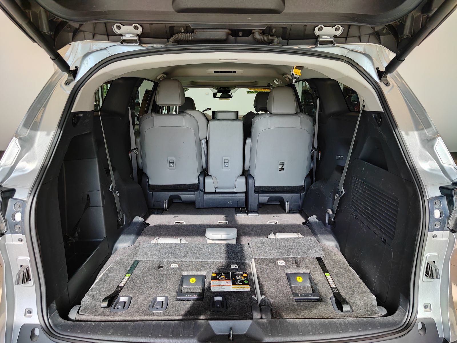 Used 2025 Toyota Sienna XLE FWD image 15