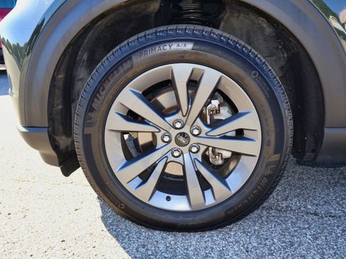 Used 2023 Ford Explorer XLT w/ Equipment Group 202A AWD/4WD image 33