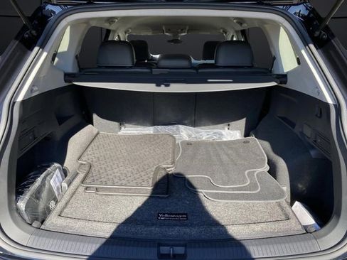 Used 2023 Volkswagen Tiguan SE image 14