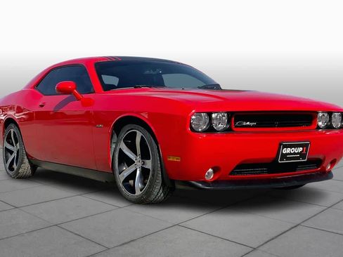 Used 2014 Dodge Challenger R/T image 2