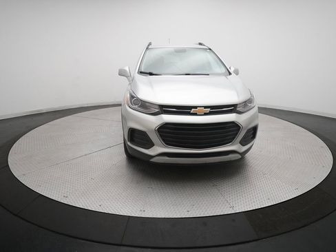 Used 2019 Chevrolet Trax LT w/ LT Convenience Package image 11