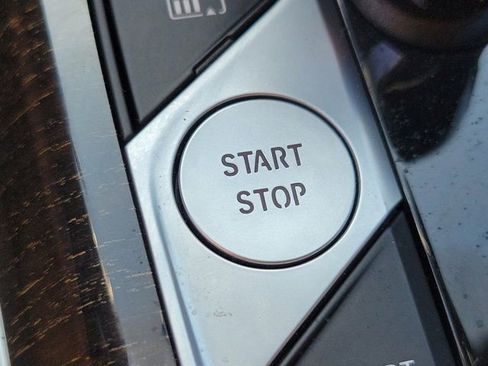 Used 2022 BMW 330e image 28