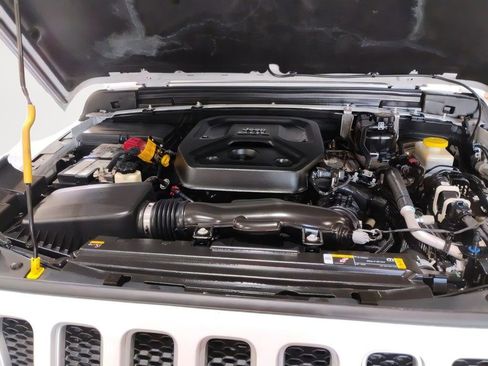 Used 2021 Jeep Wrangler Unlimited Sahara AWD/4WD image 31