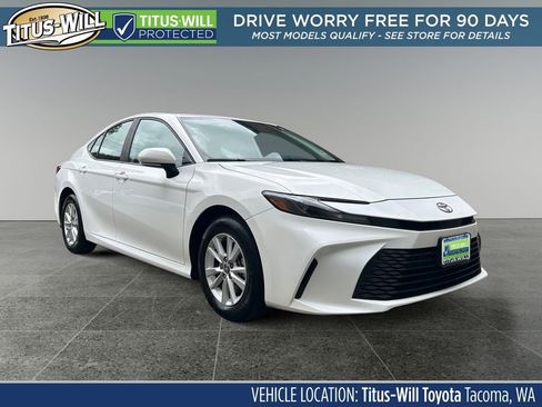 Used 2025 Toyota Camry LE AWD/4WD image 1