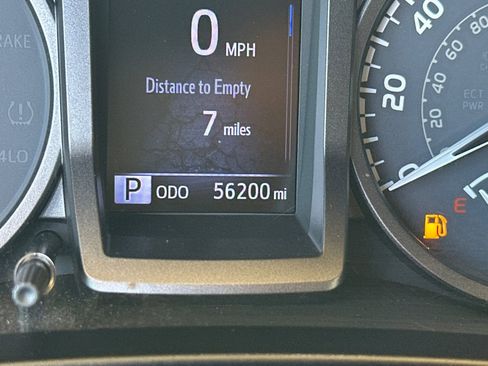 Certified 2018 Toyota Tacoma TRD Sport w/ Technology Package image 30