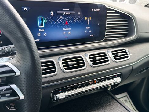 Used 2025 Mercedes-Benz GLS 450 4MATIC image 29