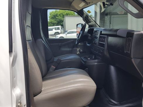 Used 2018 Chevrolet Express 3500 RWD image 16