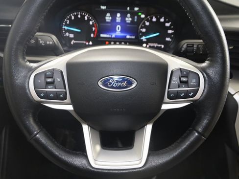 Used 2021 Ford Explorer XLT image 35