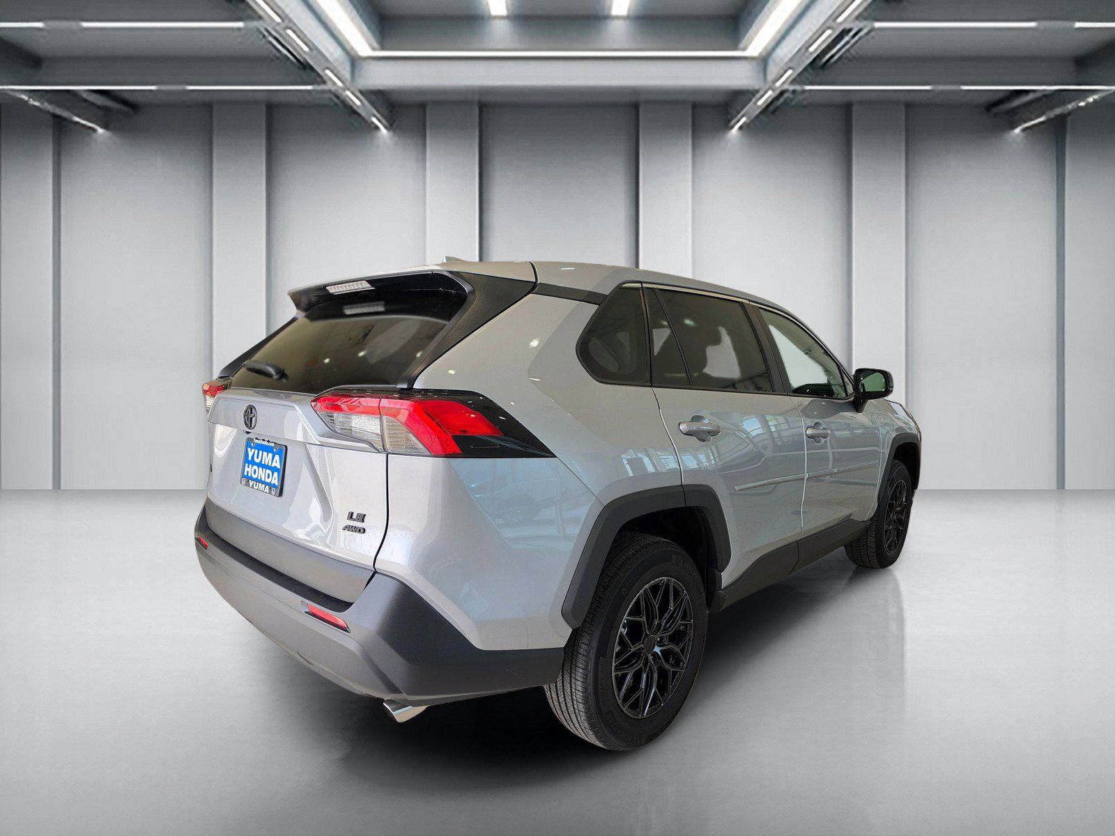 Used 2025 Toyota RAV4 LE AWD/4WD image 5