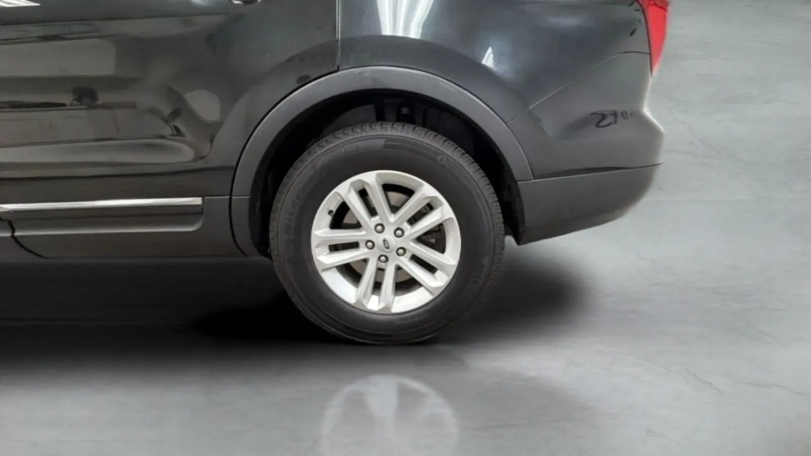 Used 2015 Ford Explorer XLT FWD image 28