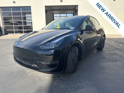 Used 2025 Tesla Model Y Long Range AWD/4WD image 3