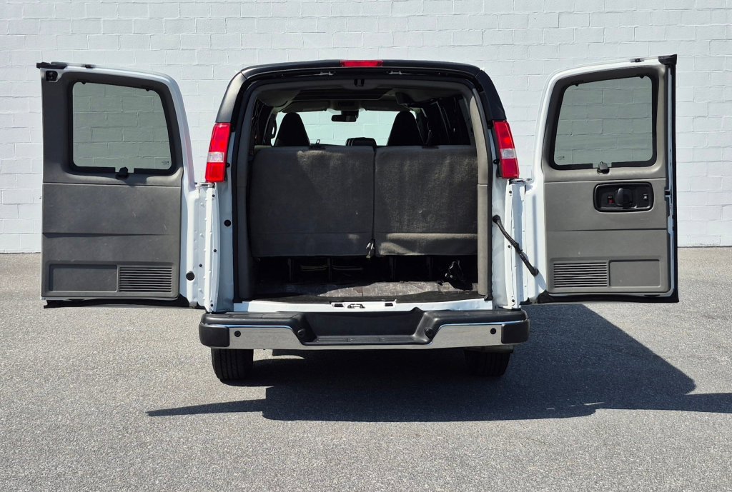 Used 2025 Chevrolet Express 3500 LT w/ LT Preferred Equipment Group RWD image 14