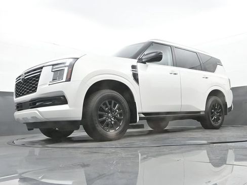 Used 2025 Nissan Armada SV AWD/4WD image 12