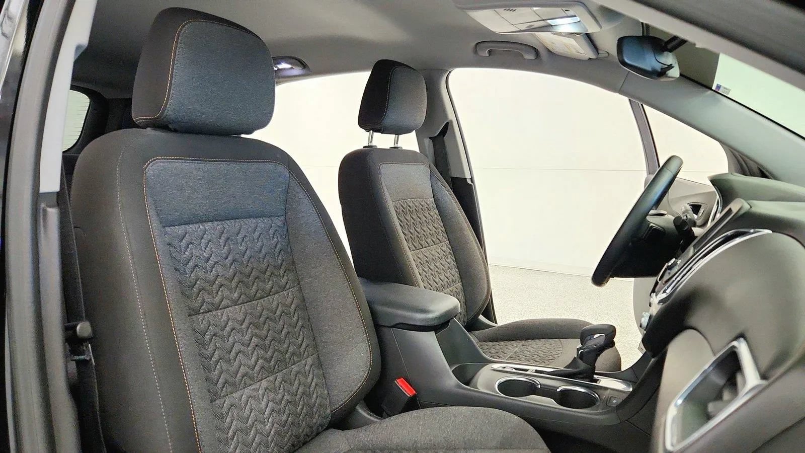 Used 2024 Chevrolet Equinox LT FWD image 30