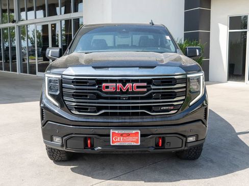 Used 2022 GMC Sierra 1500 AT4 w/ AT4 Premium Package AWD/4WD image 2