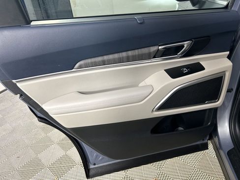 Used 2023 Kia Telluride EX w/ EX Captain's Chair Package image 27