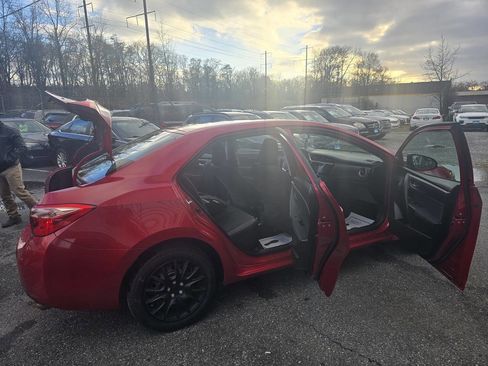 Used 2018 Toyota Corolla LE image 11