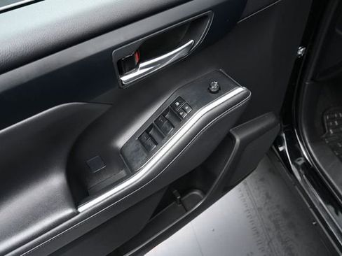 Used 2023 Toyota Highlander XLE AWD/4WD image 17