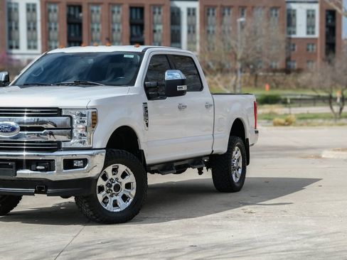 Used 2018 Ford F250 Lariat w/ Chrome Package image 9
