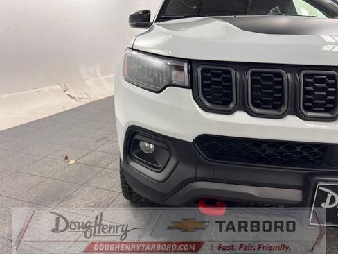 Used 2025 Jeep Compass Trailhawk AWD/4WD image 11